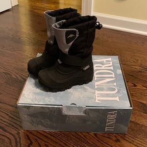 Boys size 11 wide snow boots